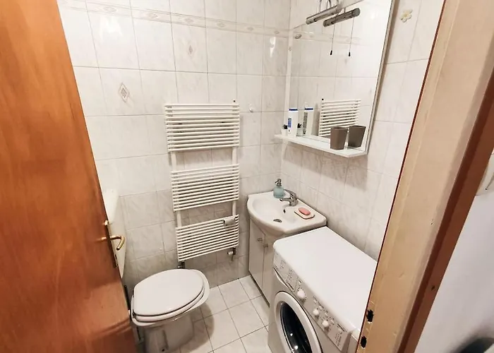 Quiet Near Center Apartament *